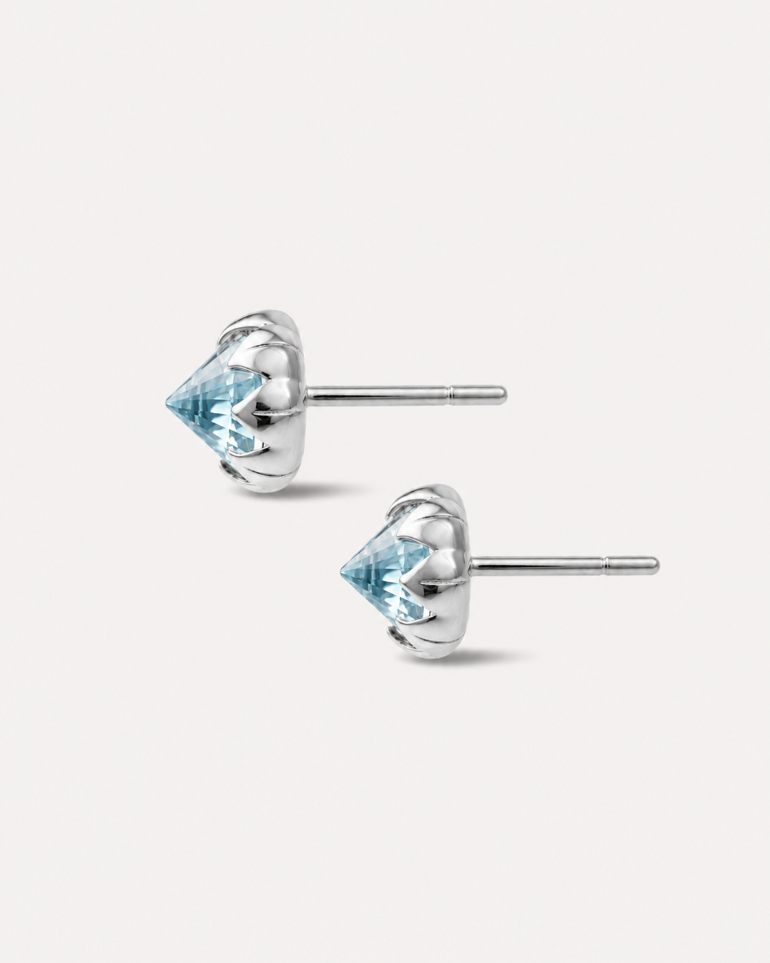 Stud Protea em Ouro Branco 18k e Topázio Sky Pequeno