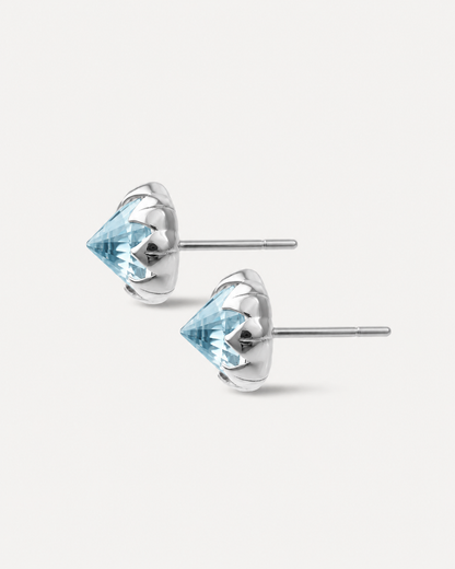 Stud Protea em Ouro Branco 8k  e Topázio Sky Grande